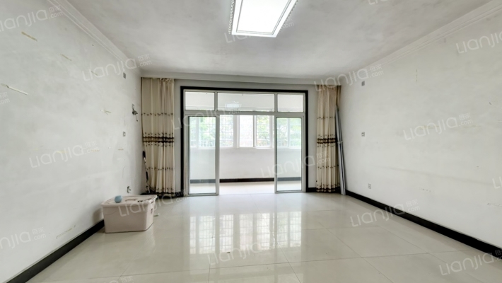 公务员小区二手房实景图