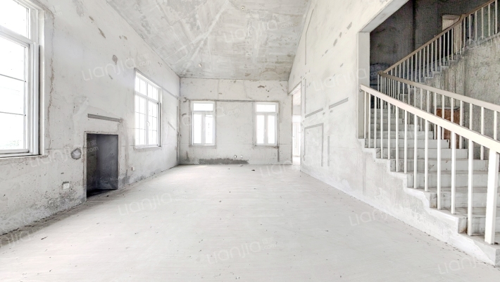 银丽高尔夫二手房实景图