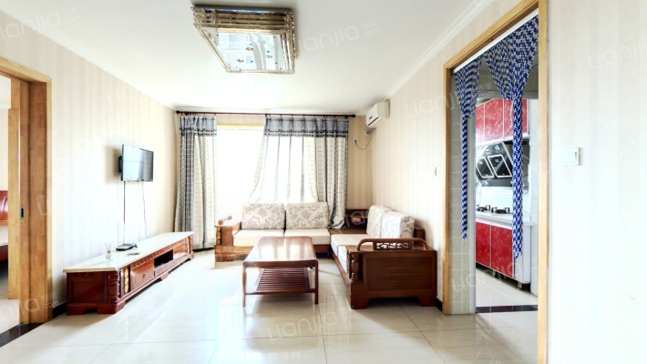 双卧朝南，落地大阳台，精装修，采光视野好-客厅