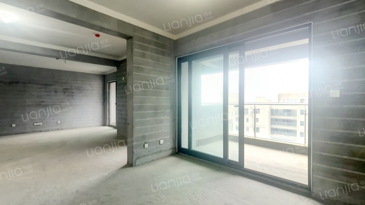 铂瑞花园南区二手房实景图