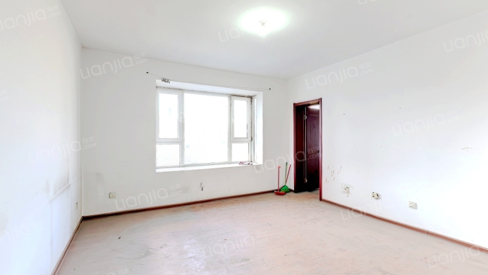 迎西城朝南水岸二手房实景图