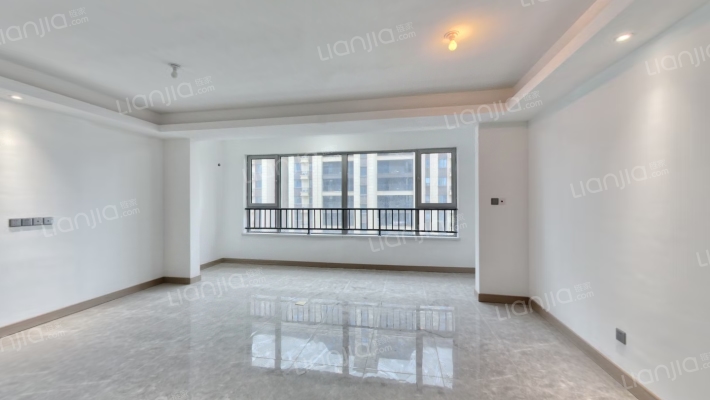 绿地新里里尔公馆二手房实景图