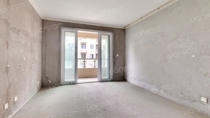 锦霞花院二手房实景图