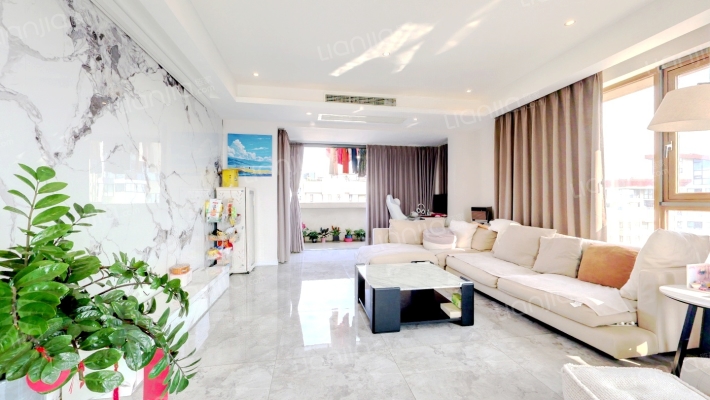 麓山国际茵特拉肯B区二手房实景图