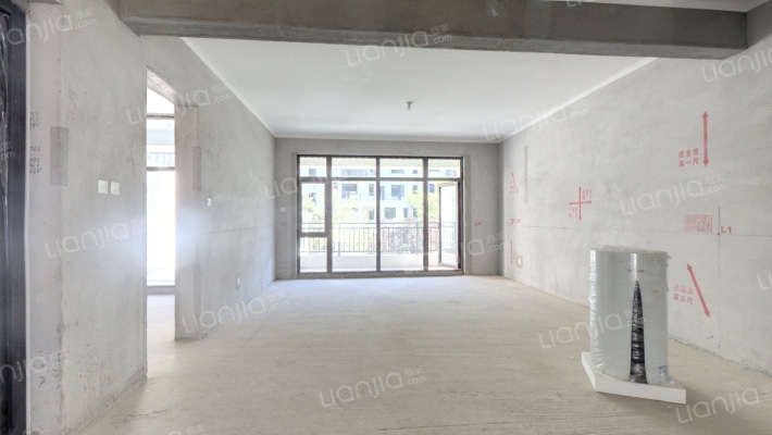 天伦湾凤麟府 4室2厅 南 北-客厅