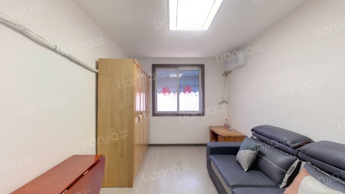 迎宾路73号二手房实景图