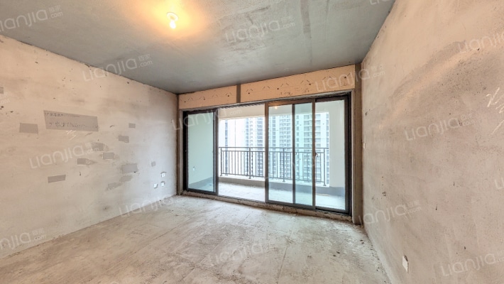 中梁正荣府二手房实景图