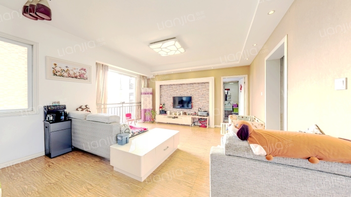 东域龙湾二期二手房实景图