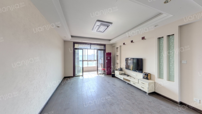 博泰魏玛峰尚一期二手房实景图