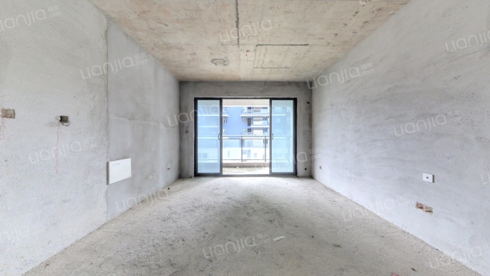 铂悦华府二手房实景图