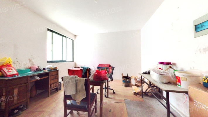 卫星花园二手房实景图