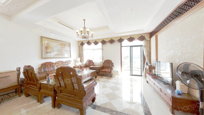 天彩名苑二手房实景图