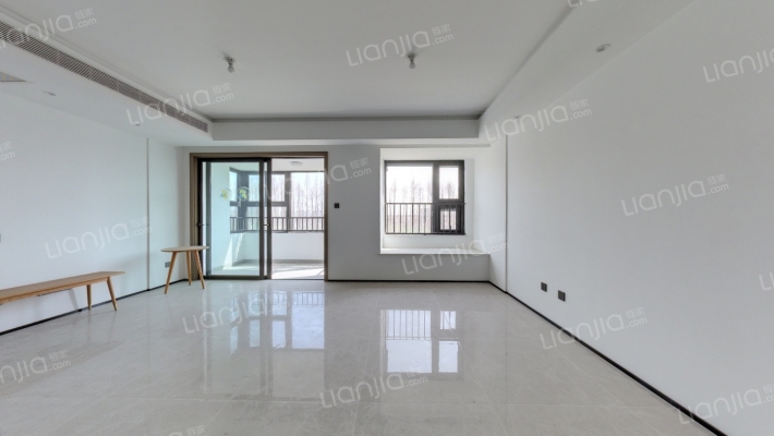 瑰丽江樾苑二手房实景图