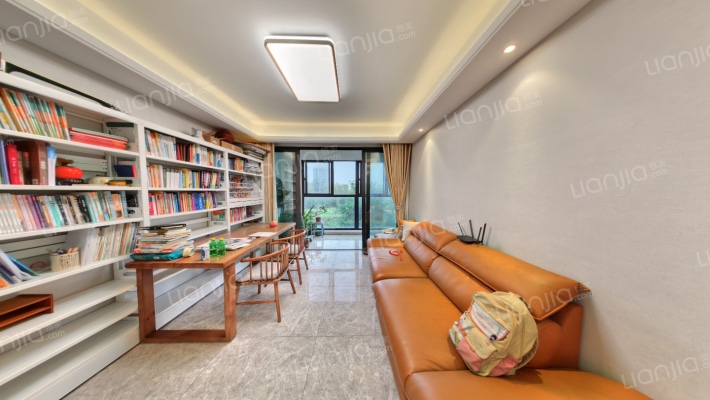 翡翠天域臻园二手房实景图