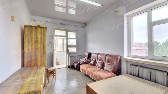 机车宿舍二手房实景图