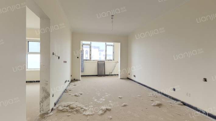 上园大复式挑空六米带80平大lu台-客厅