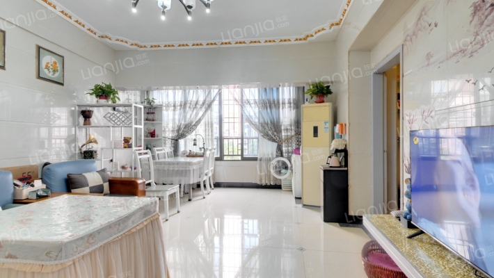 威斯广场星际公寓二手房实景图