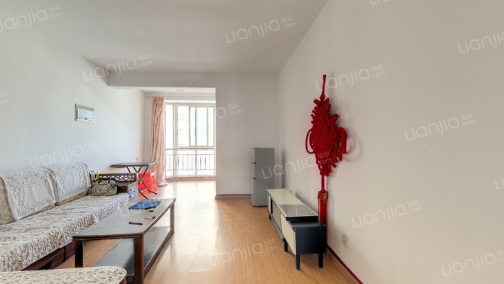 德信公园名流五期，集中供暖，南北通透两居-客厅