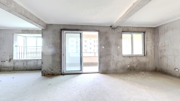 长虹春天二手房实景图