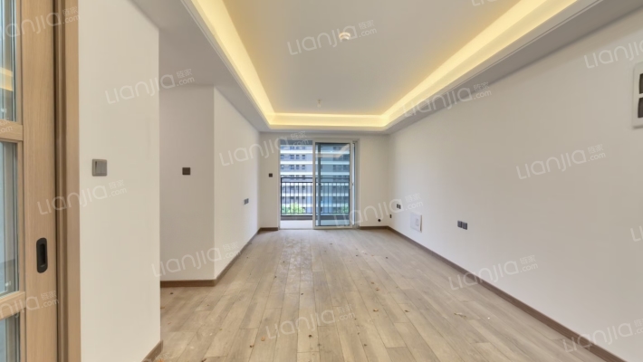 兴港和昌凌云筑二手房实景图