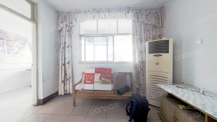 服装厂家属院二手房实景图