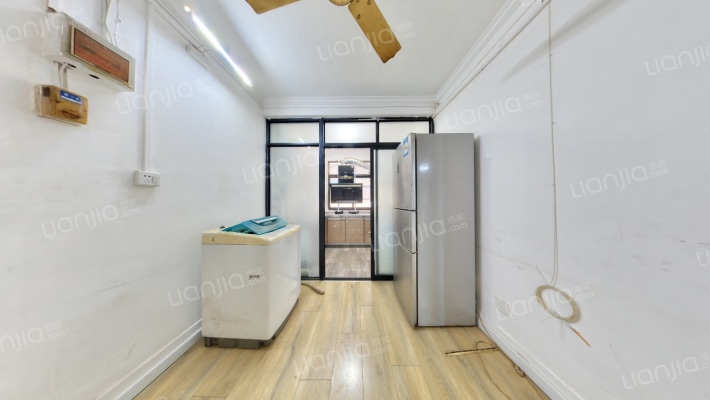 青年路103号院二手房实景图