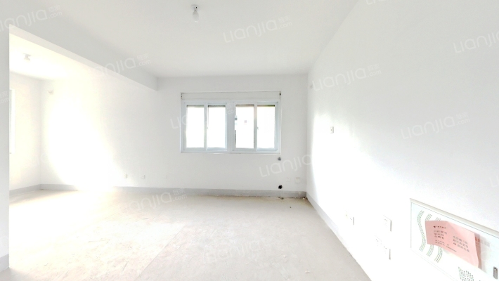 江畔花苑南区二手房实景图