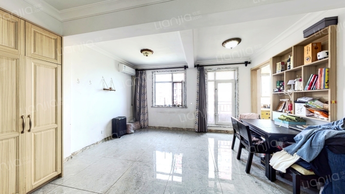 西山湖畔三期二手房实景图