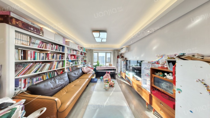 万科翡翠大道南苑二手房实景图