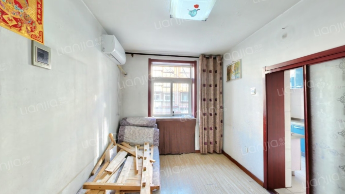 南卫里二手房实景图