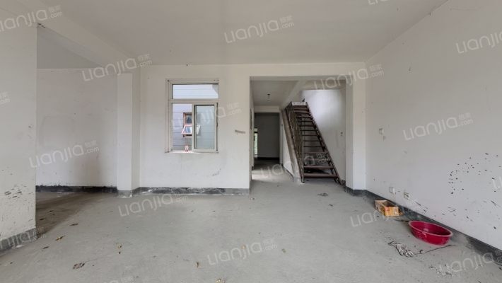 泓坊河畔二手房实景图