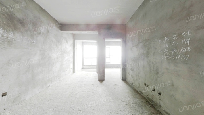 雕像广场二手房实景图