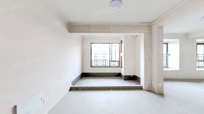 鸿翔蔚蓝海岸府二手房实景图