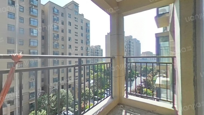 公园里二手房实景图