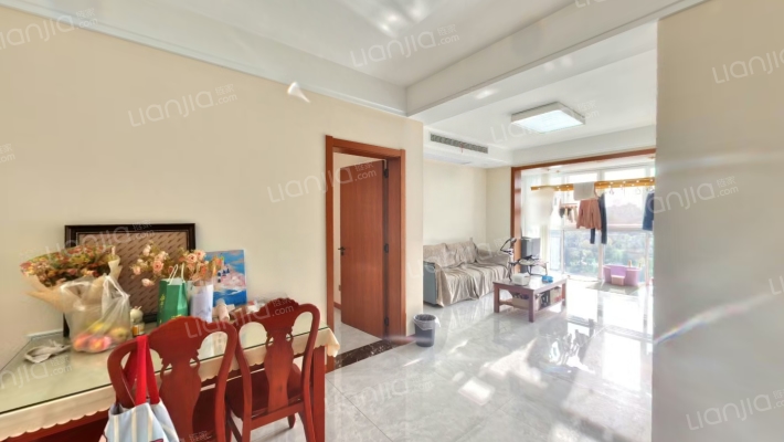 五洲龙湾B区二手房实景图