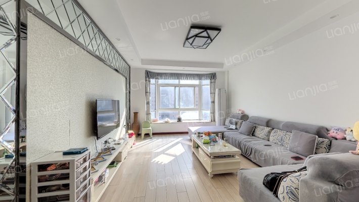 水郡蓝湾二手房实景图