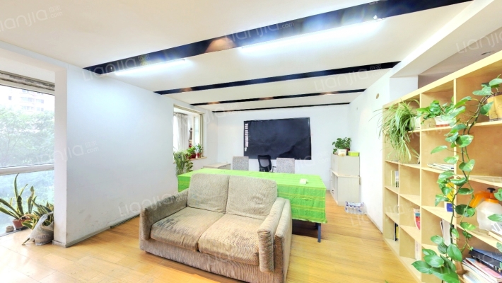 新世界花园澔景华庭二手房实景图