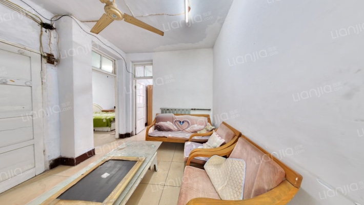 区经委家属院二手房实景图