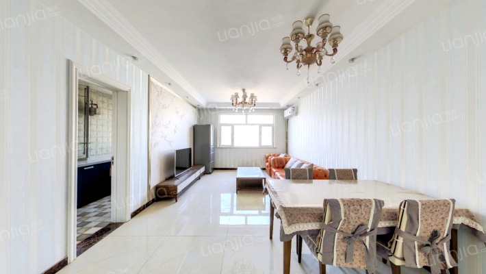 东方润龙二期二手房实景图