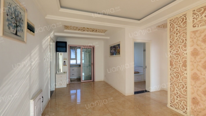 北欧河畔二手房实景图