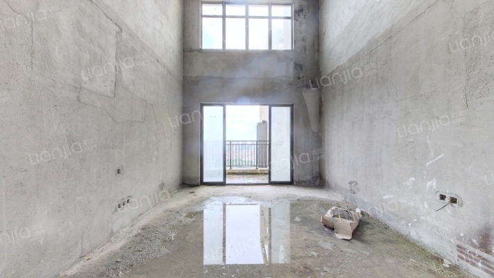 卓越海畔山二手房实景图