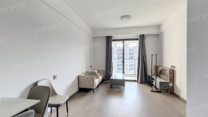 鸿翔天宸府二手房实景图