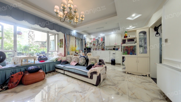 蓝润华府春天二手房实景图