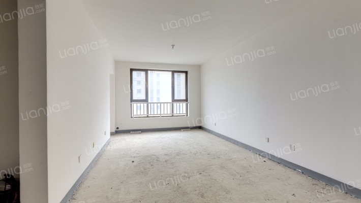 鸿坤理想湾小三居，高楼层，近高铁。-客厅