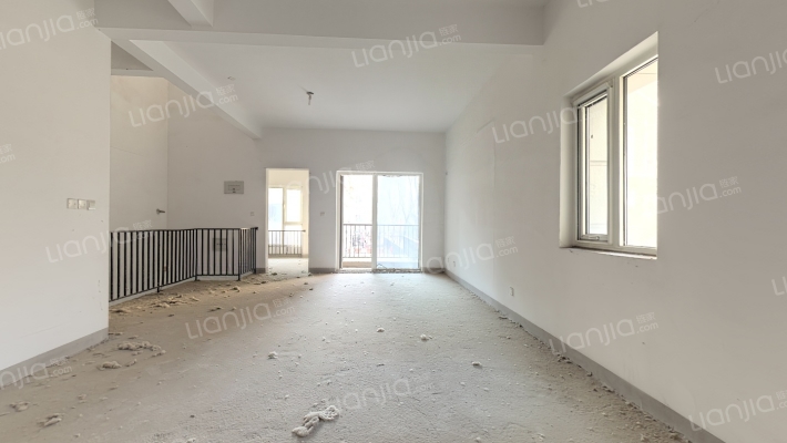 涿州高铁400多平米的一套别墅，房本满五唯一随时看房-客厅