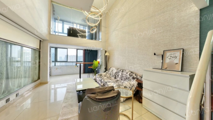 荷里活二手房实景图