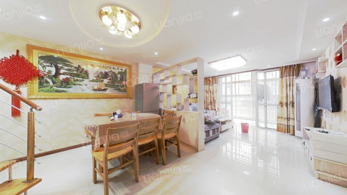 威尼斯现代广场二手房实景图