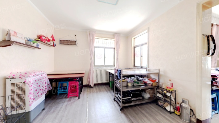 西郊公园家属院二手房实景图