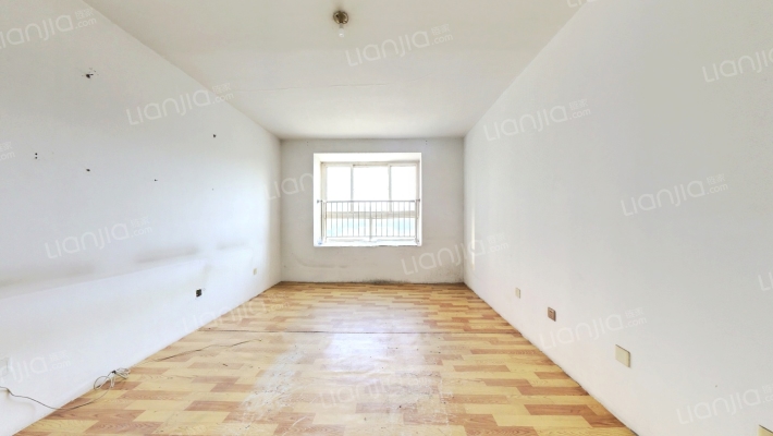 出售宏远景园小区，南北通透，毛坯房，二居室。-客厅