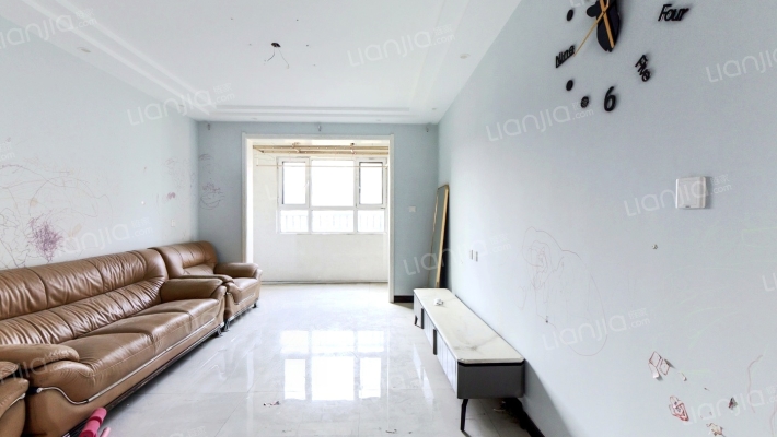 南北通透的户型，户型好，房本在手-客厅